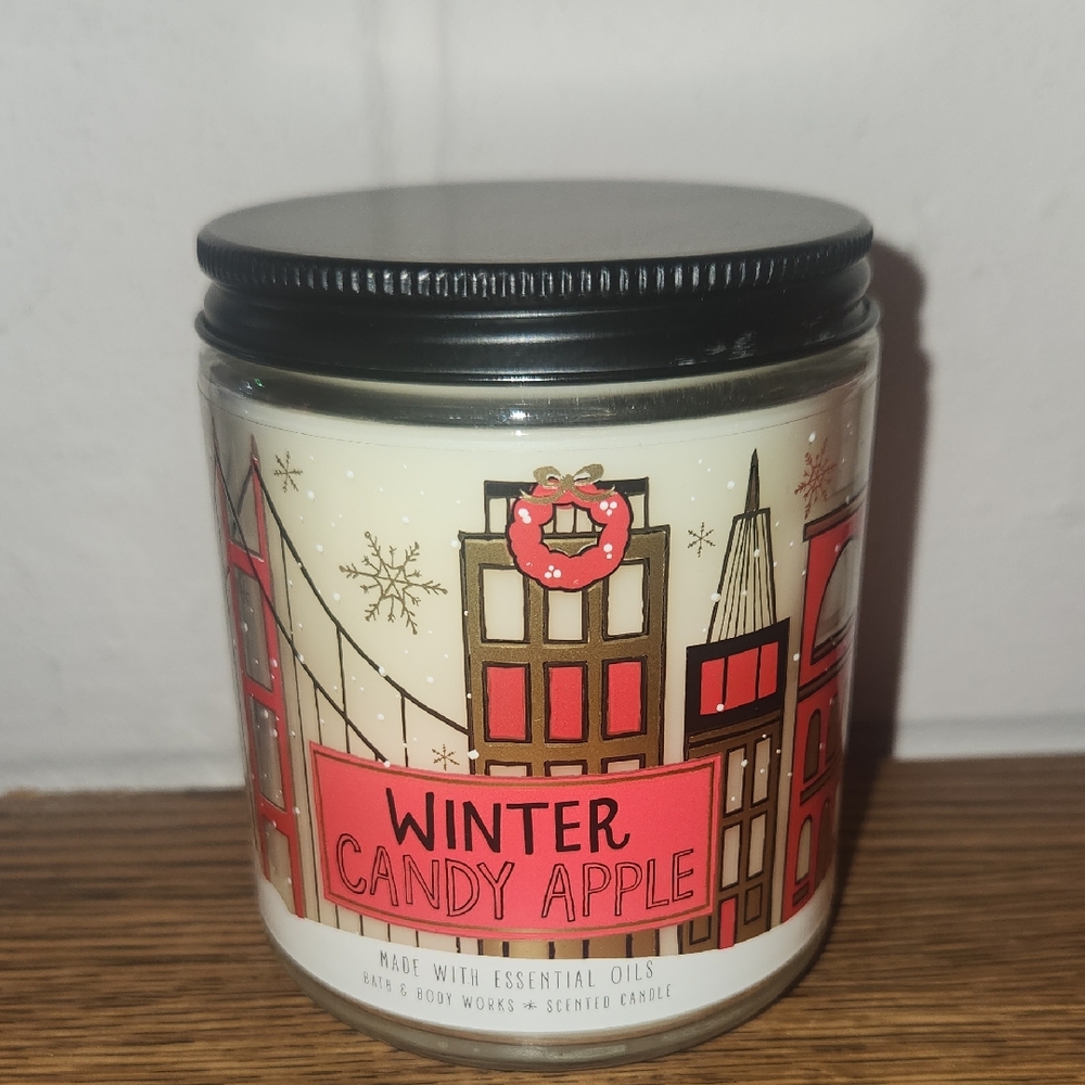 Bath & Body Works Winter Candy Apple Candle - Festive Red and Cream